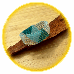 001 modré a stříbrné pyramidy