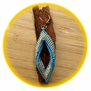 002 světle modrá se zlatým středem