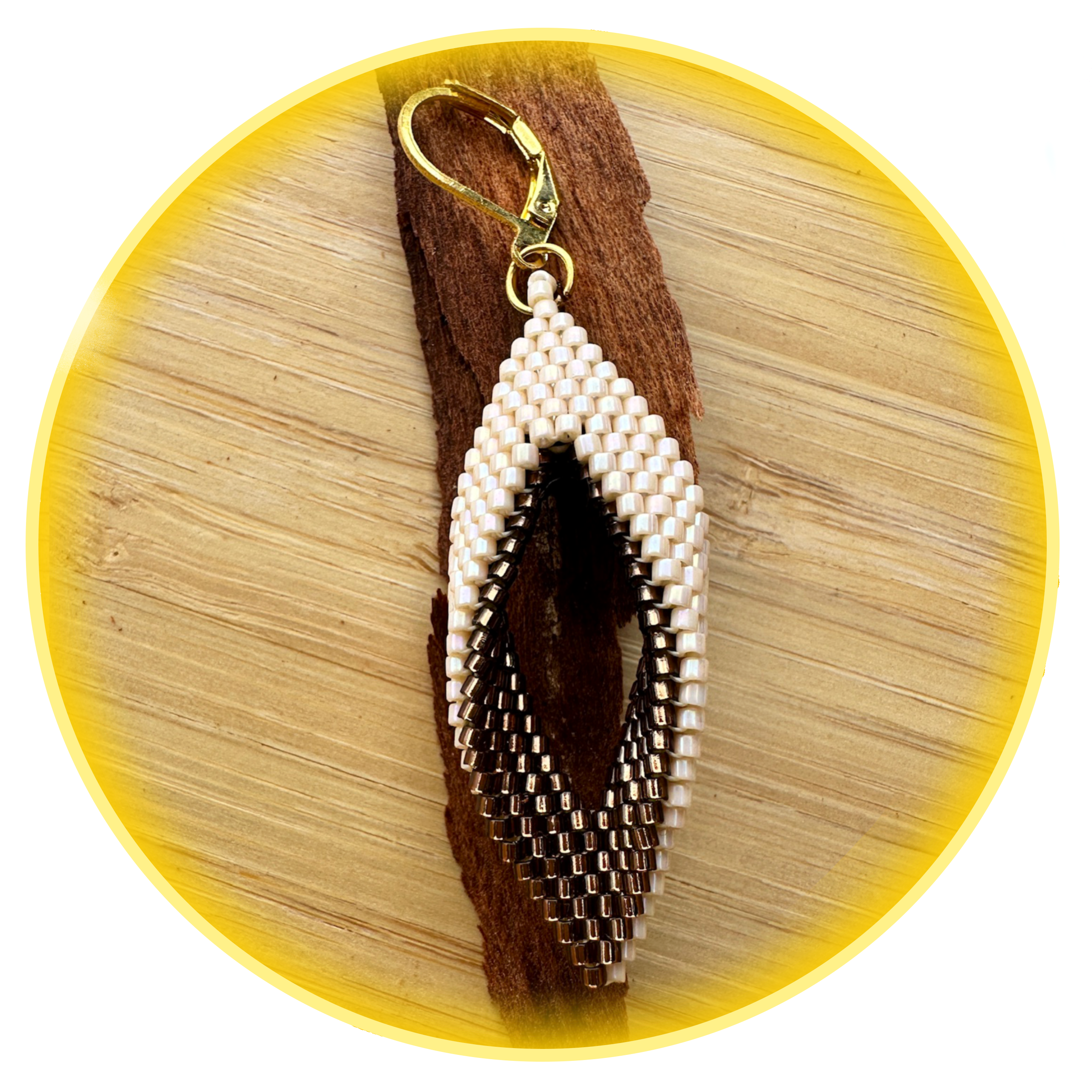 003 béžovo hnědá