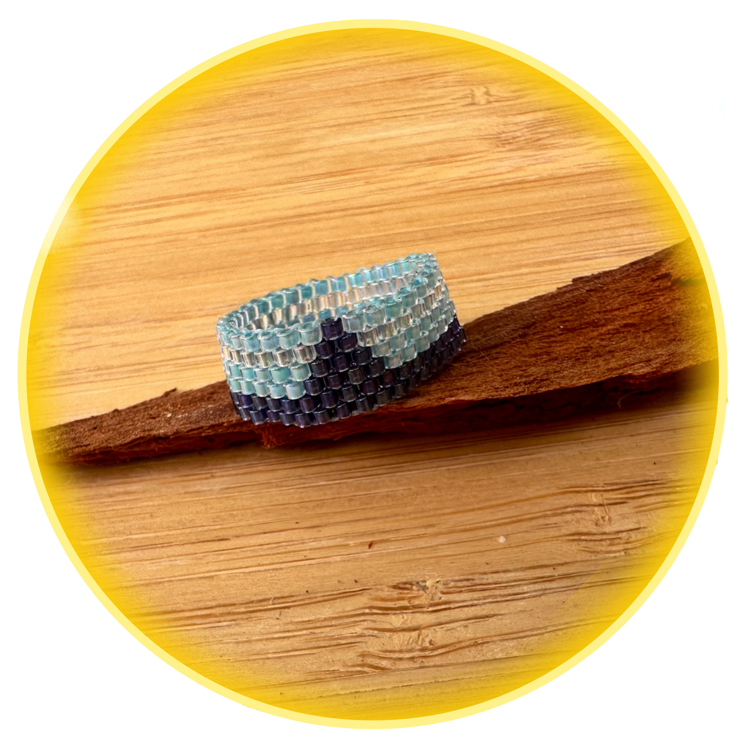 004 modrý trojúhelník s pruhy