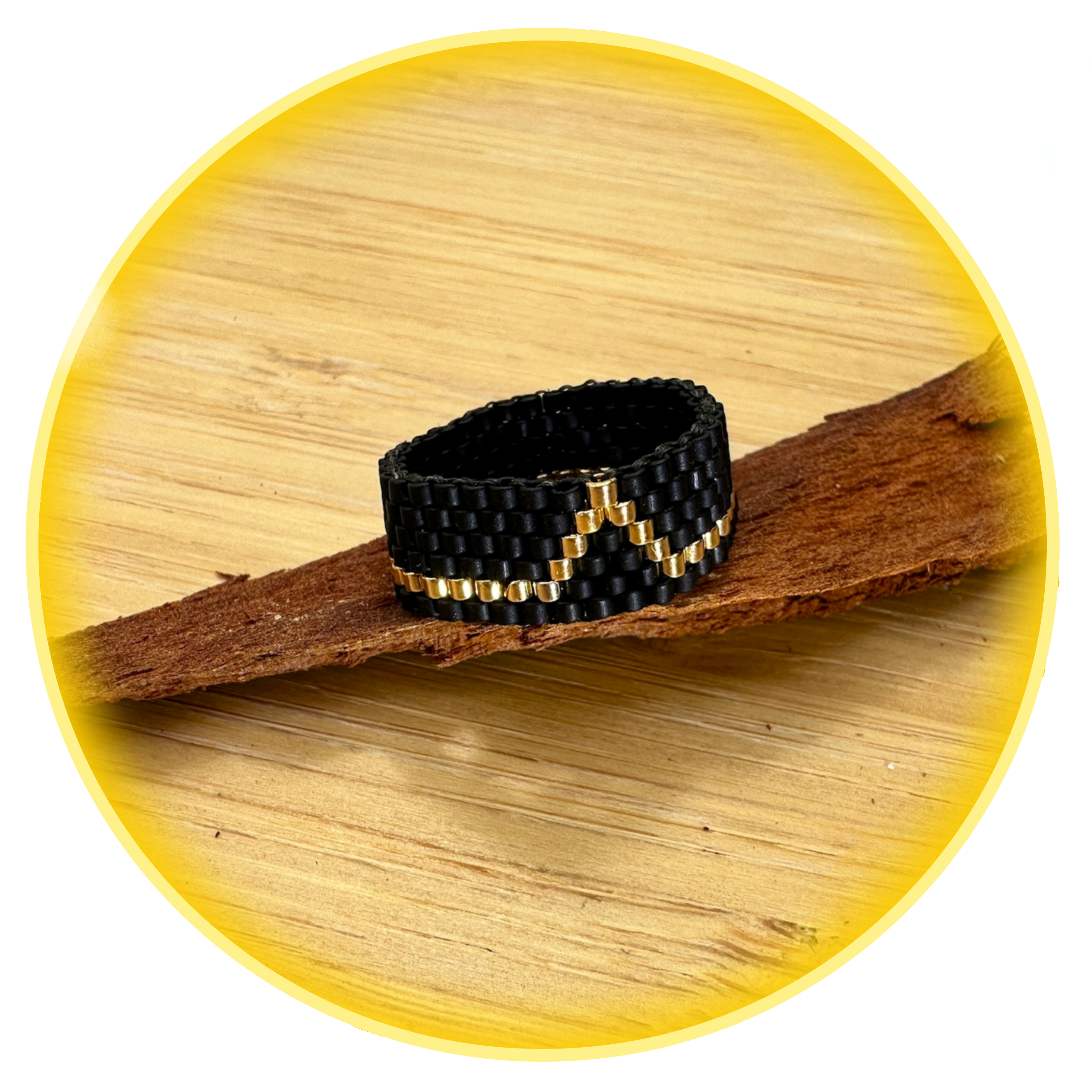 023 černý se zlatou linkou