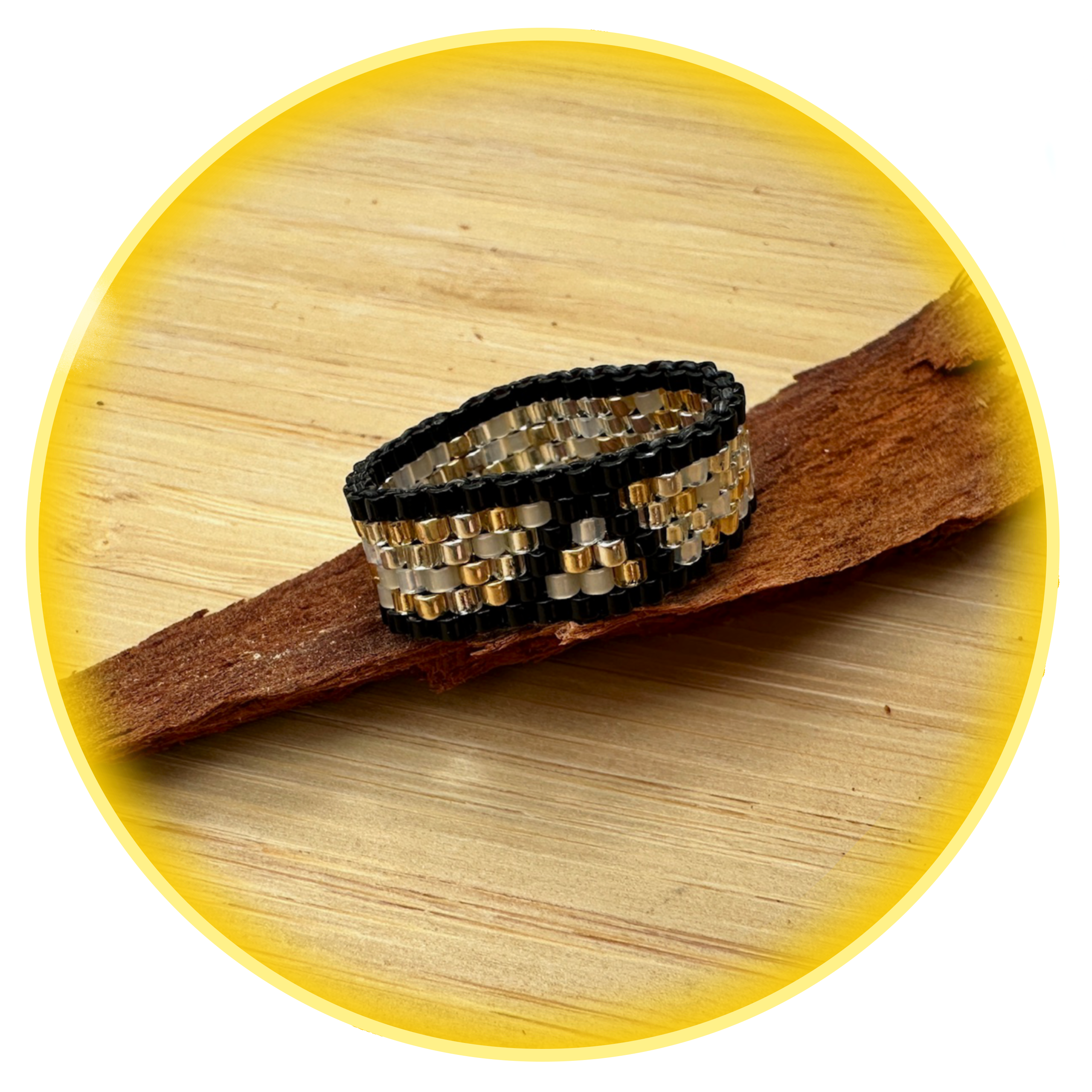 030 zlatý prsk s černou linkou