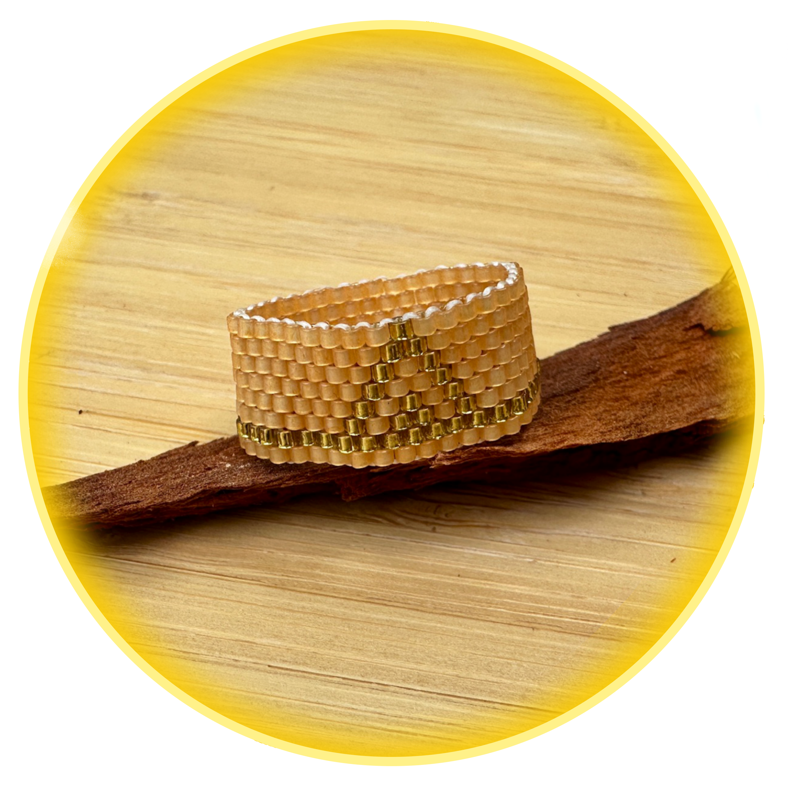 038 medovo zlatý se zelenou linkou