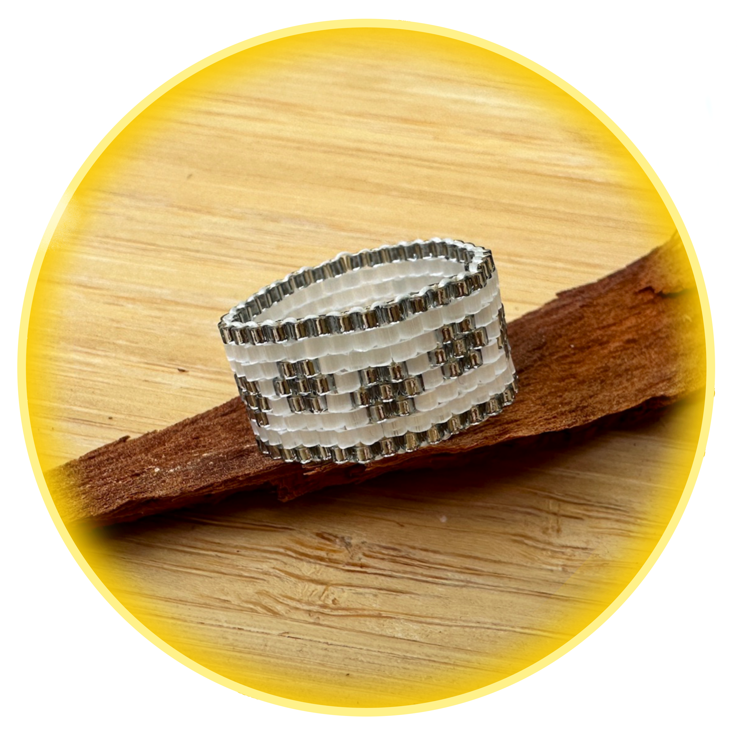 045 matný bílý se šedými kytičkami