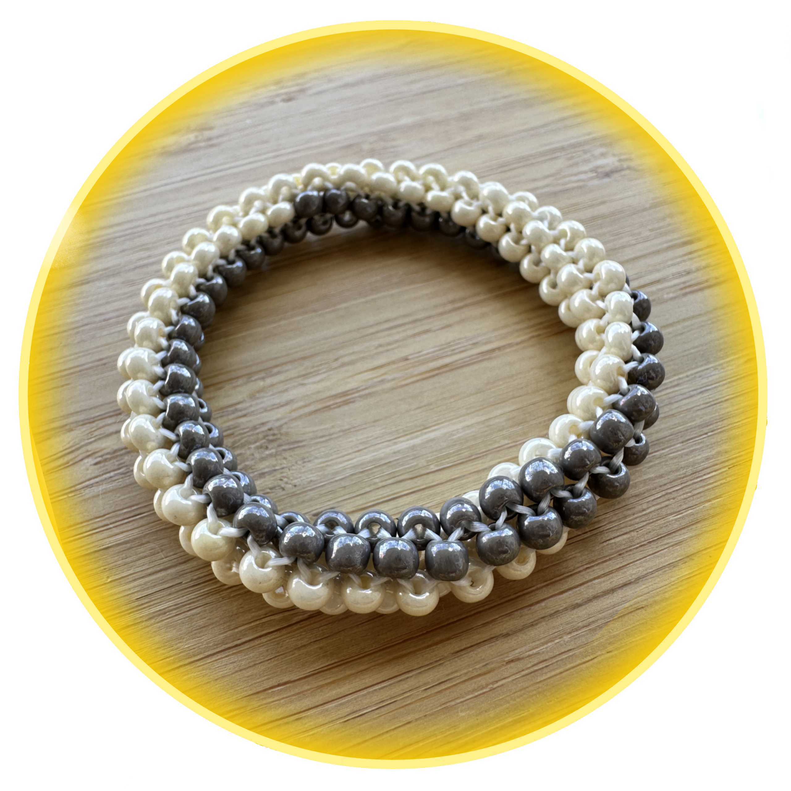 051 hodná gumička béžovo hnědá