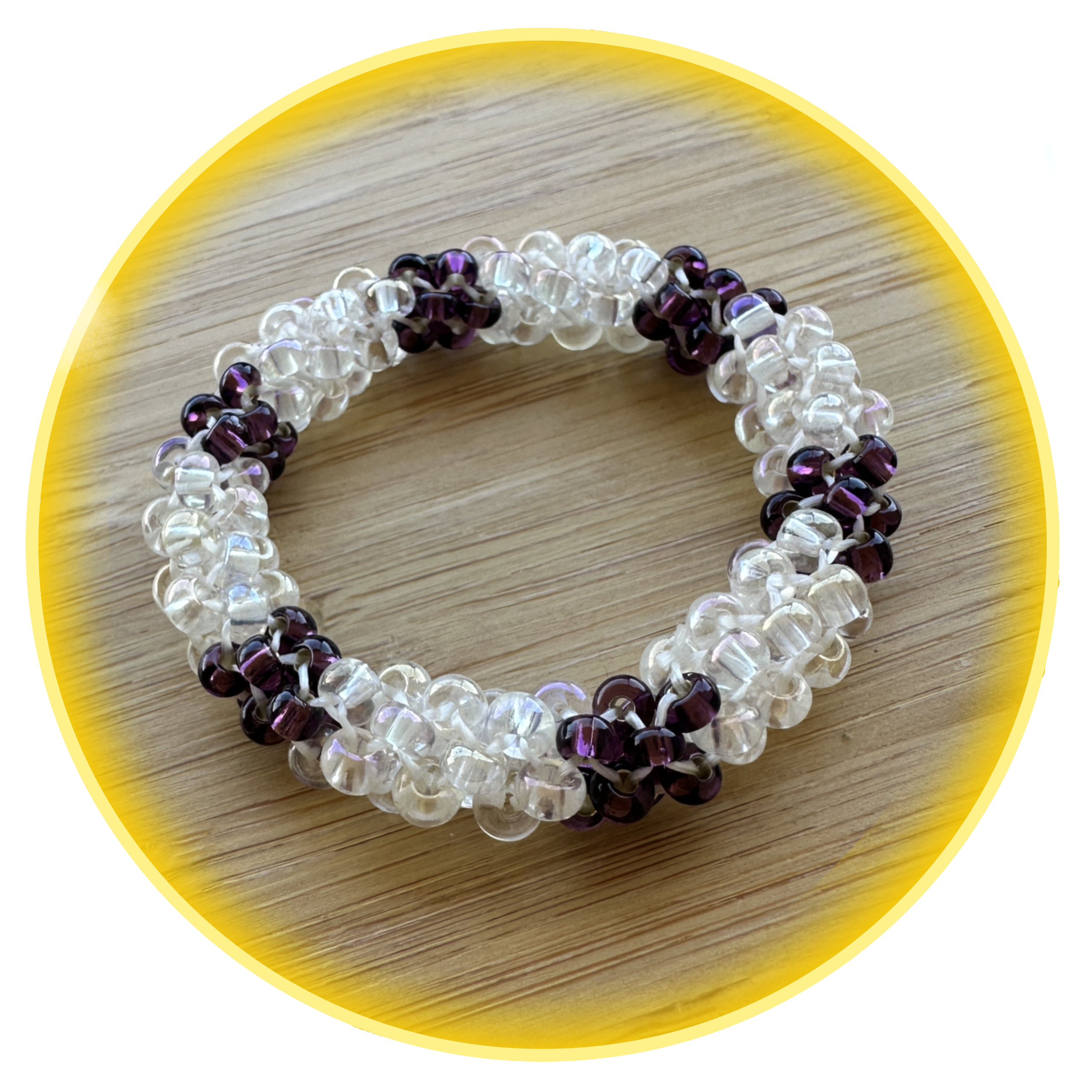 056 hodná gumička perleťovo fialová