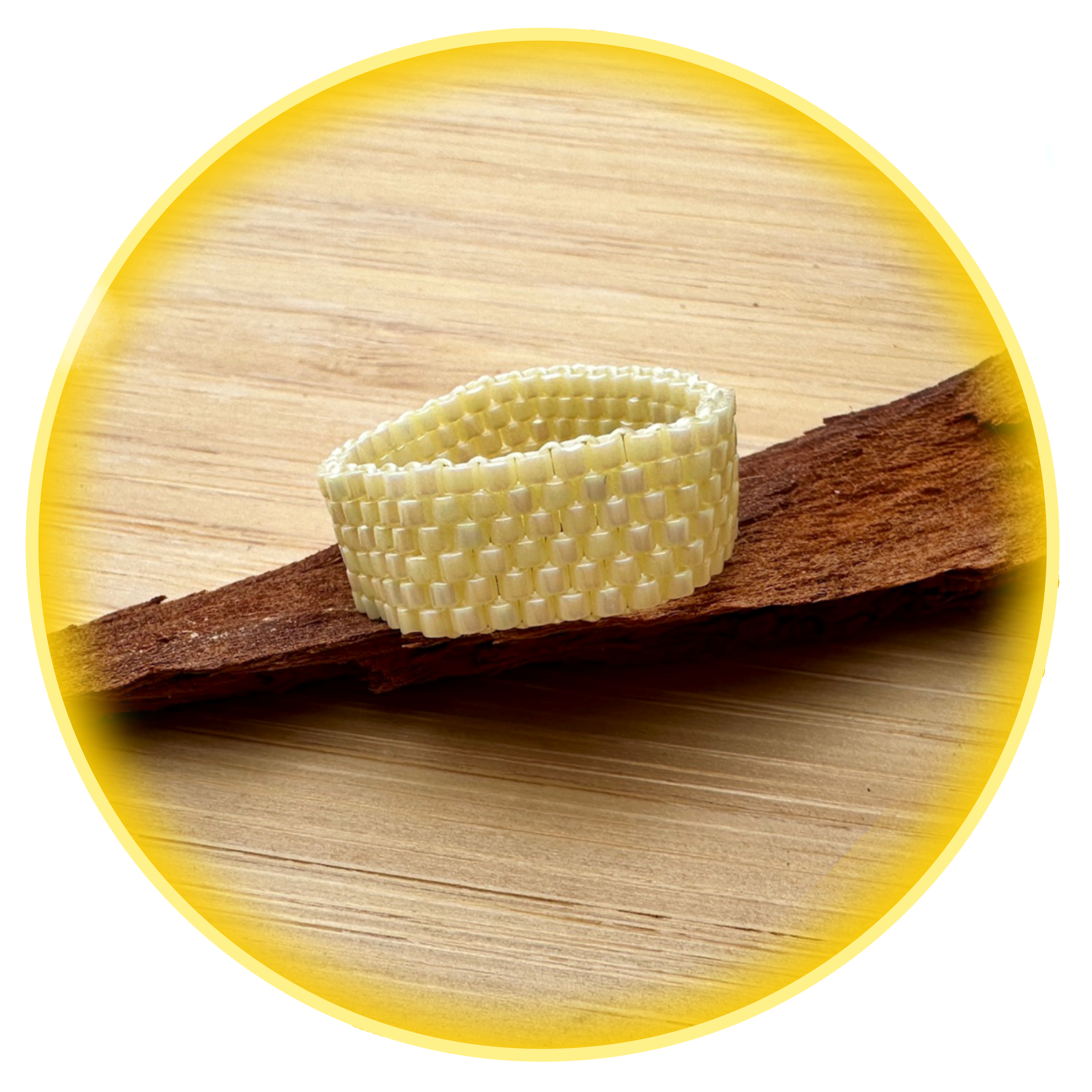 062 - perleťově žlutý