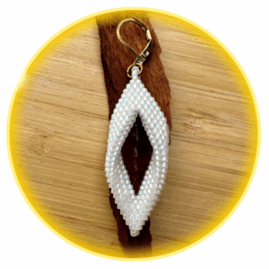 001 naušnice bílá